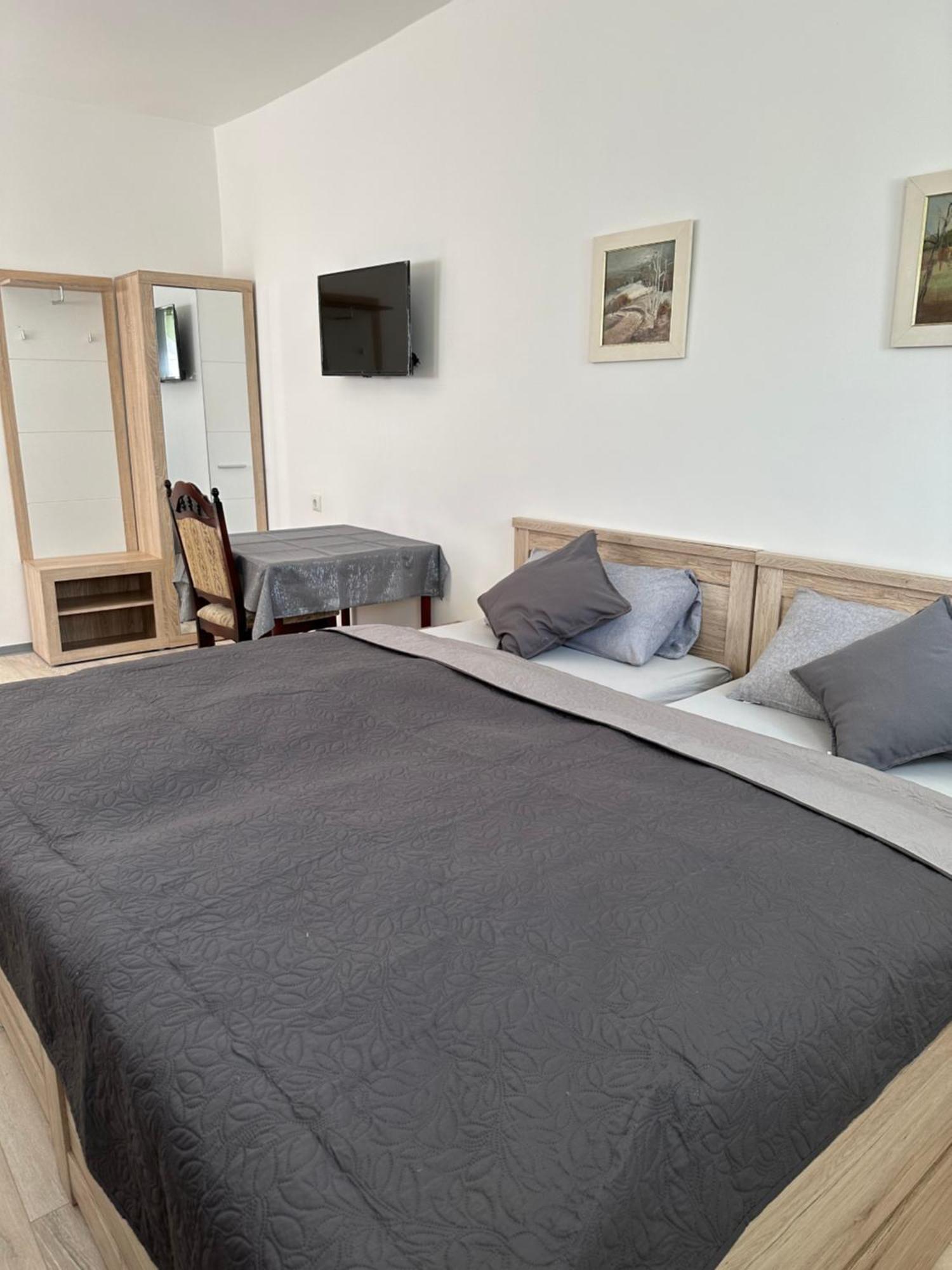 Ein Zimmer Wohnung Am Markt Oelsnitz  Exterior foto